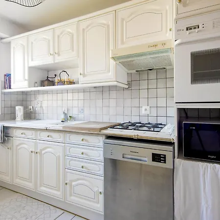 3 Bedroom Gorgeous In Руаян